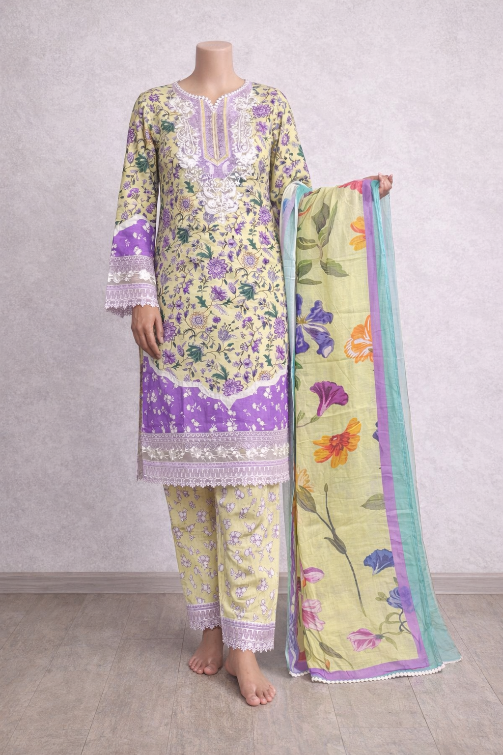Elegant Embroidered Lawn 3-Piece Suits – A Perfect Blend of Comfort & Style