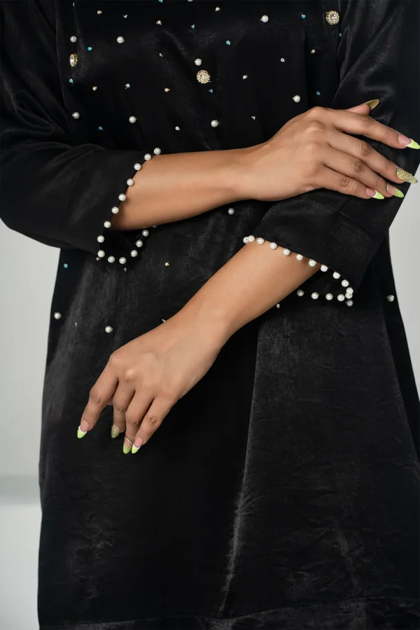 Mahnoor Charm – Velvet 2-Piece Karchupi Embroidered Ensemble for Elegant Evenings | BenBerg - Image 12